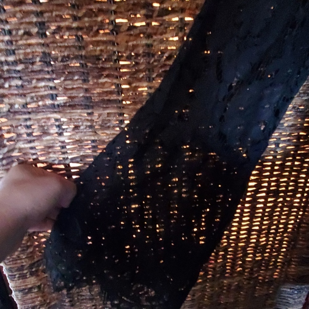 Lace - Picture 3 of 5